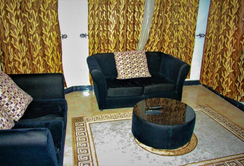بانگلوی لوکس, Jakicha Motel