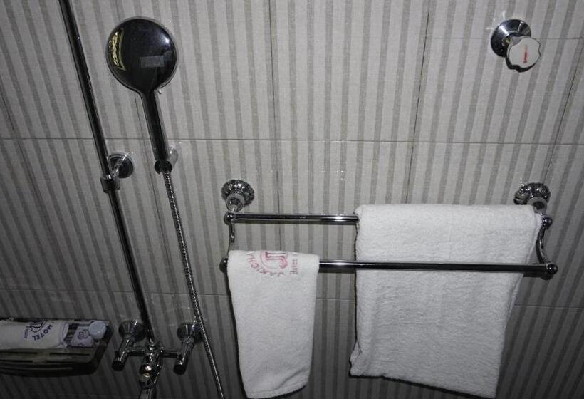 اتاق لوکس با بالکن, Jakicha Motel