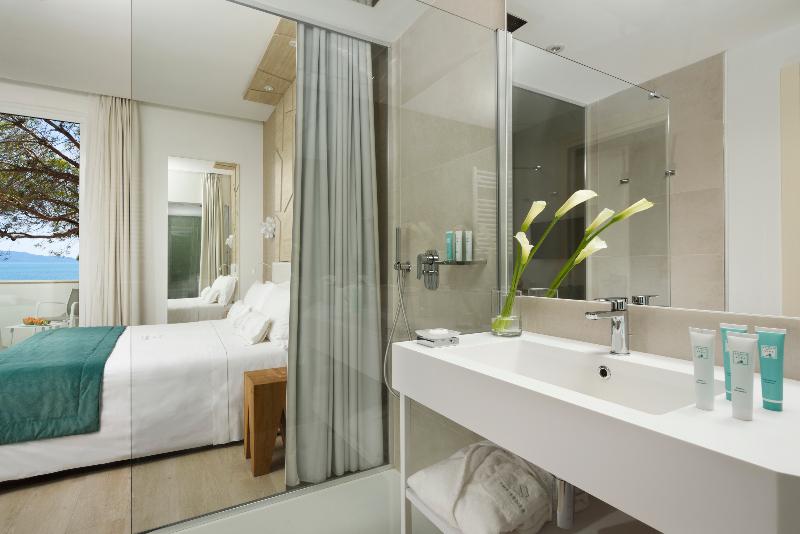 اتاق سوپریور با چشم‌انداز دریا, The Sense Experience Resort