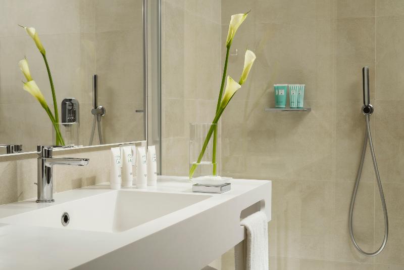 سوئیت اجرایی با چشم‌انداز دریا, The Sense Experience Resort
