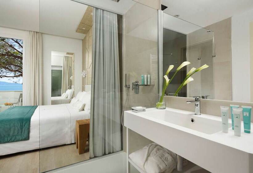 اتاق سوپریور با چشم‌انداز دریا, The Sense Experience Resort