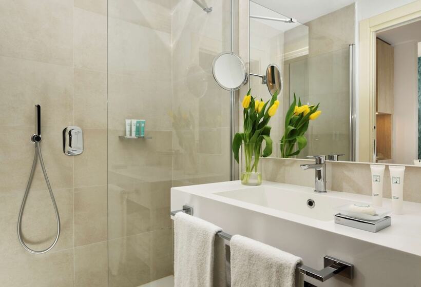 اتاق لوکس با چشم‌انداز دریا, The Sense Experience Resort