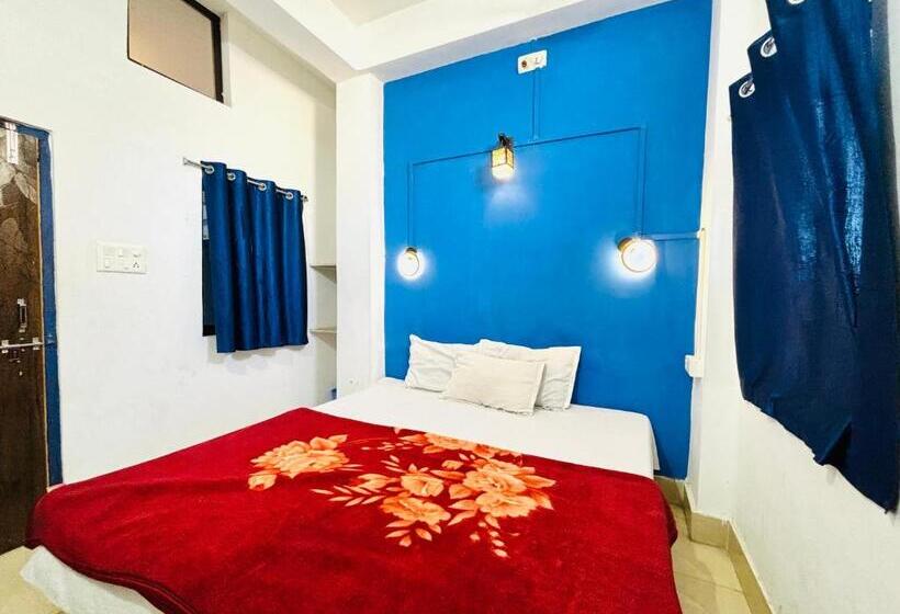 اتاق لوکس با بالکن, Trip In Hostel