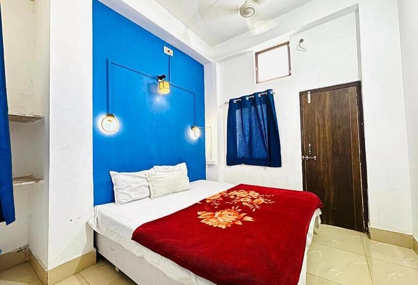 اتاق لوکس با بالکن, Trip In Hostel