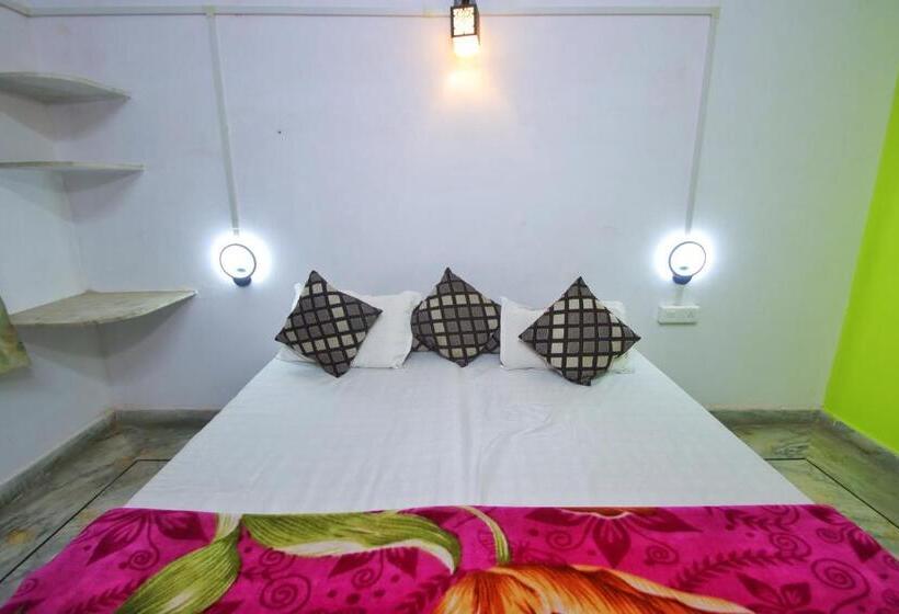 اتاق استاندارد سه نفره, Trip In Hostel