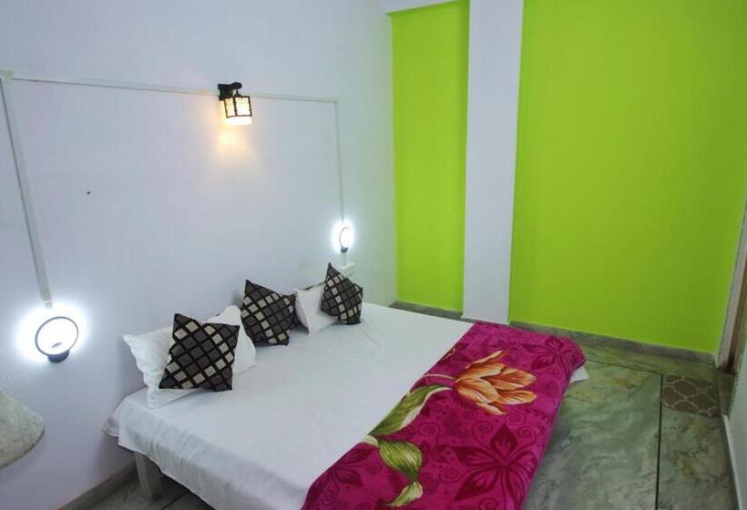 اتاق استاندارد سه نفره, Trip In Hostel