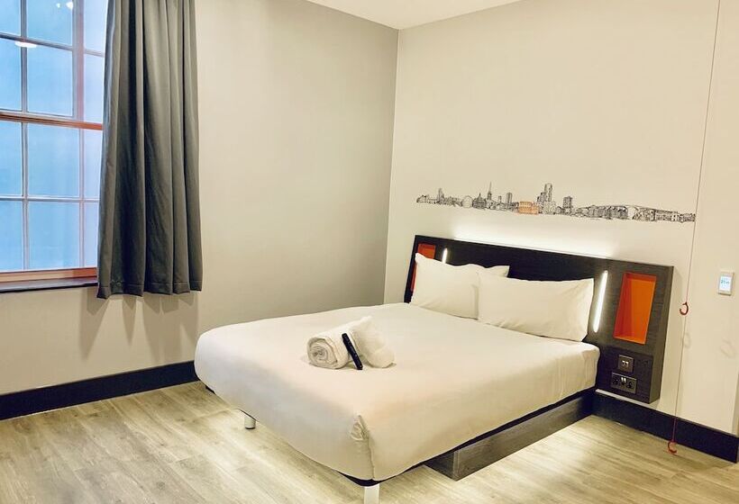 اتاق استاندارد برای معلولان, Easyhotel Ipswich