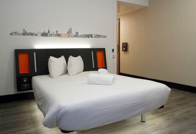 اتاق استاندارد برای معلولان, Easyhotel Ipswich