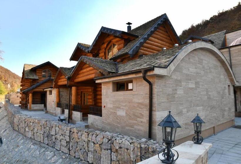 سوییت دوبلکس, Emrovic Raj
