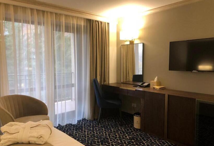 اتاق استاندارد با بالکن, Jermuk Hotel And Spa