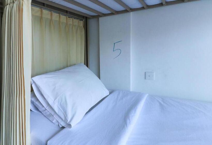 Bed in Shared Room with Shared Bathroom, Margarita Surf Hostel Canggu