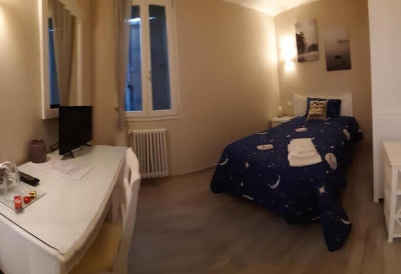 اتاق لوکس یک تخته, Reggiolacittàinvisibile B&b