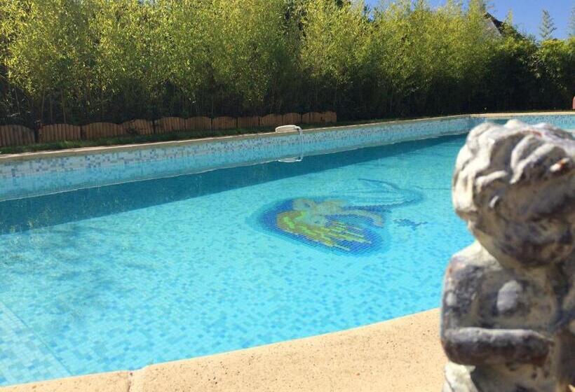 سوییت خانوادگی, La Villa Bolero