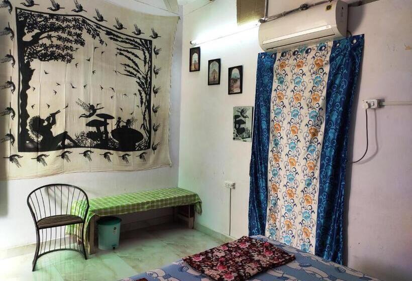 اتاق استاندارد با سرویس بهداشتی مشترک, Zigzag Homestay