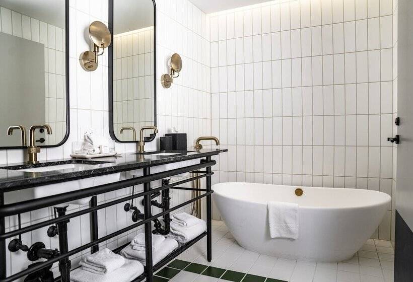 سوییت, Woodlark Hotel Portland