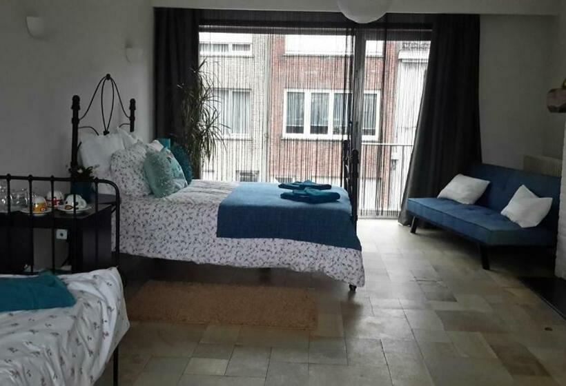 اتاق استاندارد چهار تخته, Harmony House