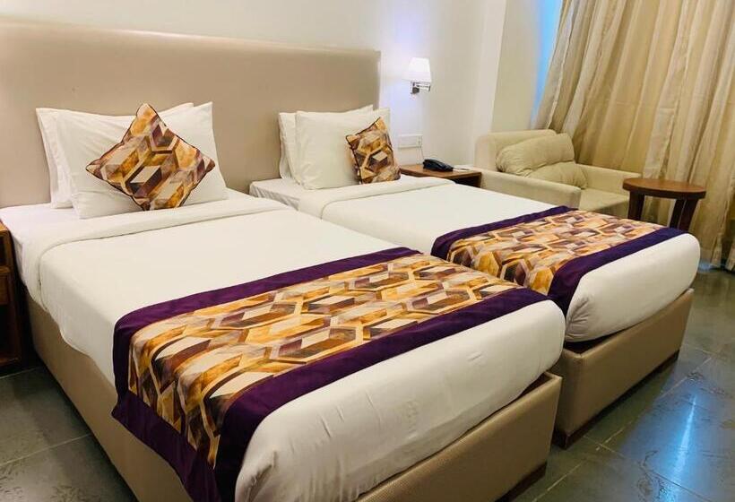 琮城市景观的豪华间, Viola Beacon Resort, Lonavala
