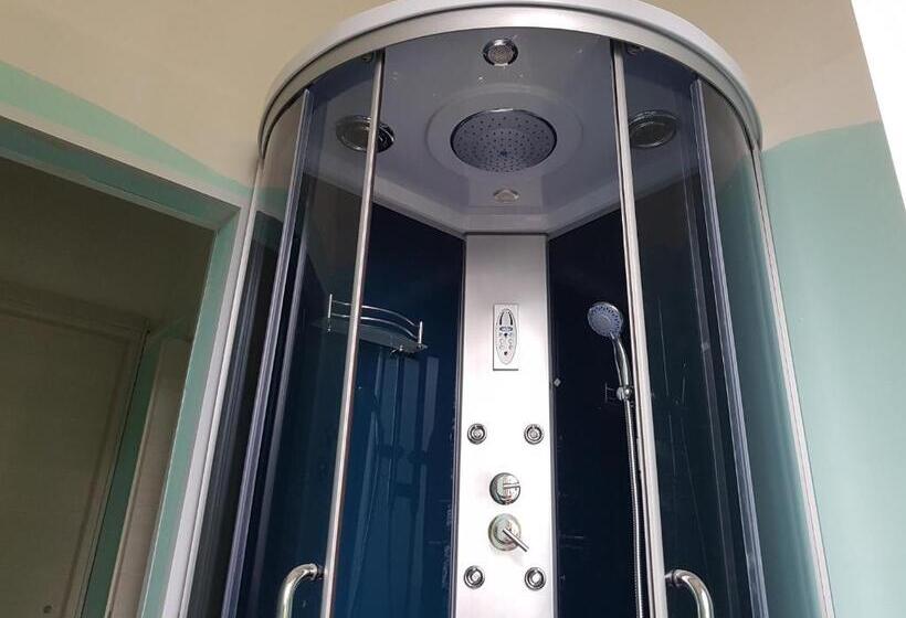 اتاق استاندارد سه نفره, Bed Rho Stazione