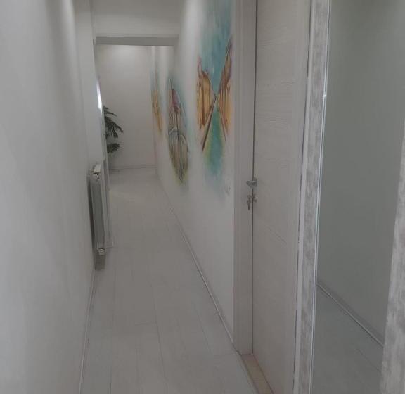 اتاق استاندارد سه نفره, Bed Rho Stazione