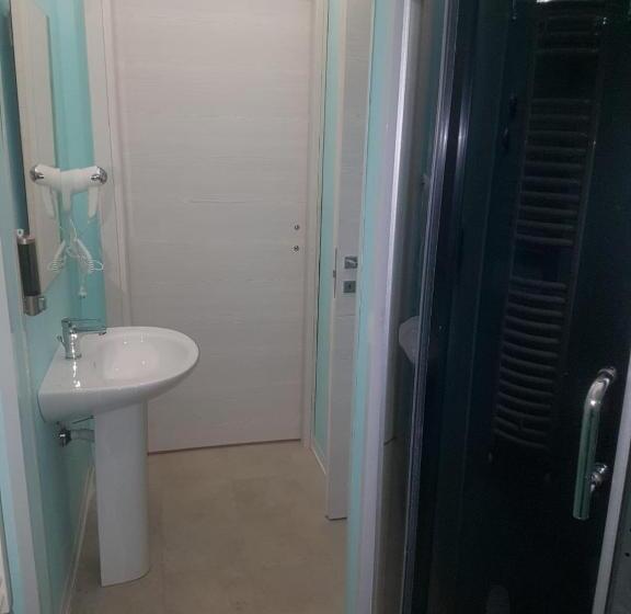 اتاق استاندارد سه نفره, Bed Rho Stazione