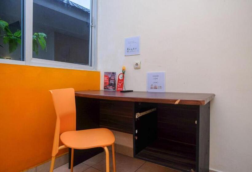 اتاق لوکس, Reddoorz Near Jalan Wolter Monginsidi Manado