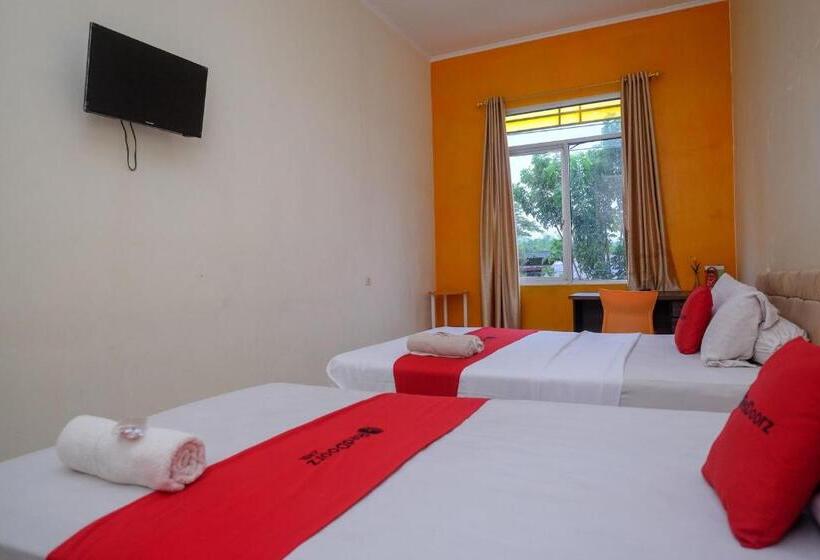 اتاق خانوادگی, Reddoorz Near Jalan Wolter Monginsidi Manado