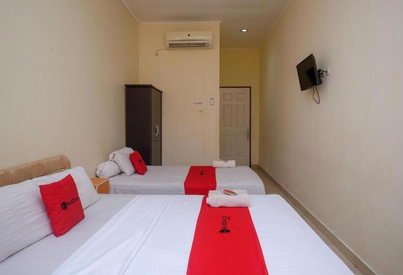 اتاق خانوادگی, Reddoorz Near Jalan Wolter Monginsidi Manado