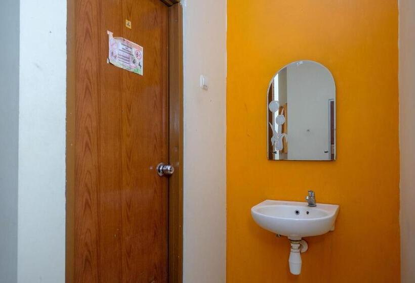 اتاق لوکس, Reddoorz Near Jalan Wolter Monginsidi Manado