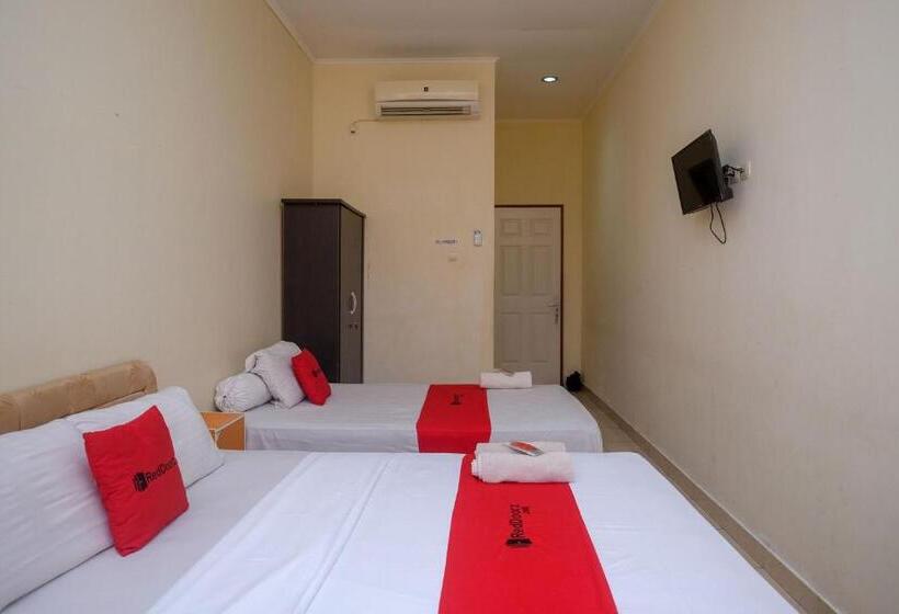 اتاق خانوادگی, Reddoorz Near Jalan Wolter Monginsidi Manado