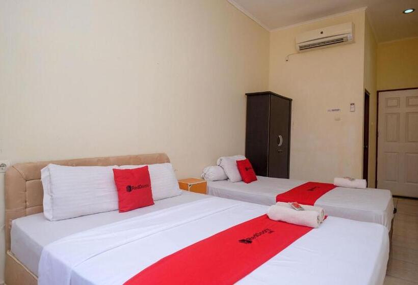 اتاق خانوادگی, Reddoorz Near Jalan Wolter Monginsidi Manado