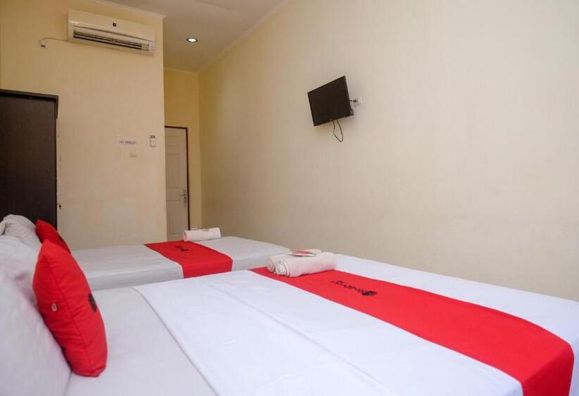 اتاق خانوادگی, Reddoorz Near Jalan Wolter Monginsidi Manado