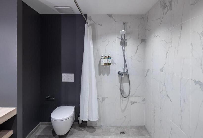 سوییت جونیور, Numa I Stark Rooms & Apartments
