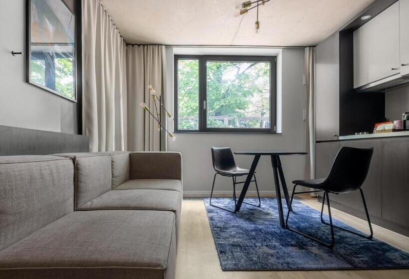 سوییت لوکس, Numa I Stark Rooms & Apartments