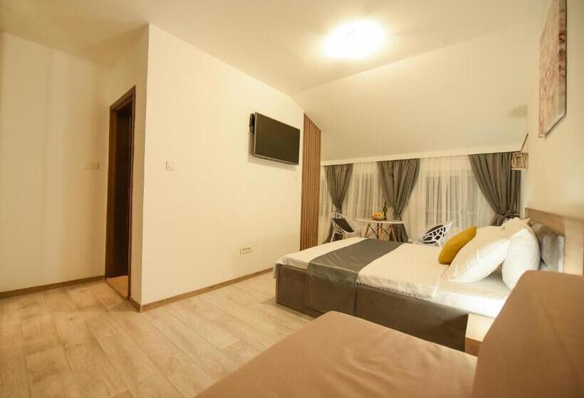 استودیوی لوکس, Korzo Apartmani