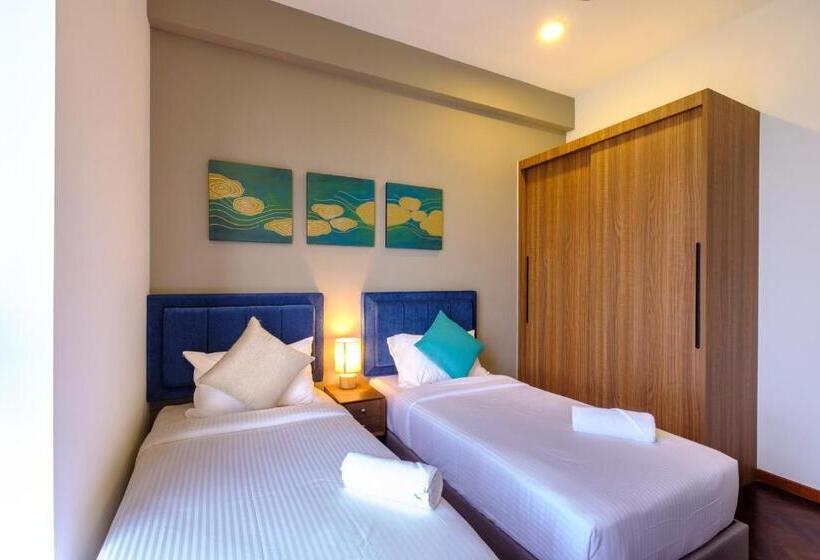 آپارتمان 3 خوابه با چشم‌انداز دریا, Tanjung Point Residences