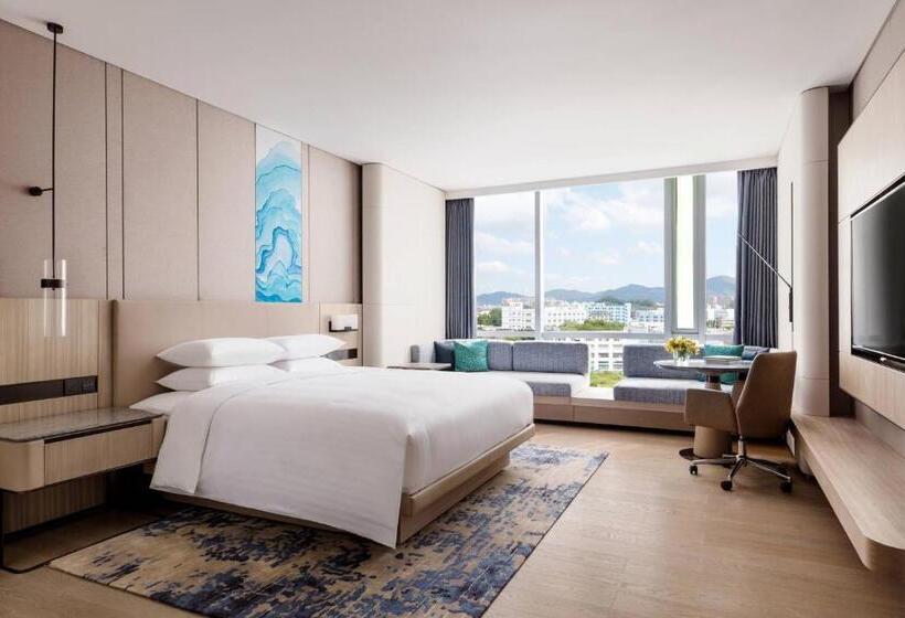 Club Room King Bed, Courtyard By Marriott Shenzhen Northwest