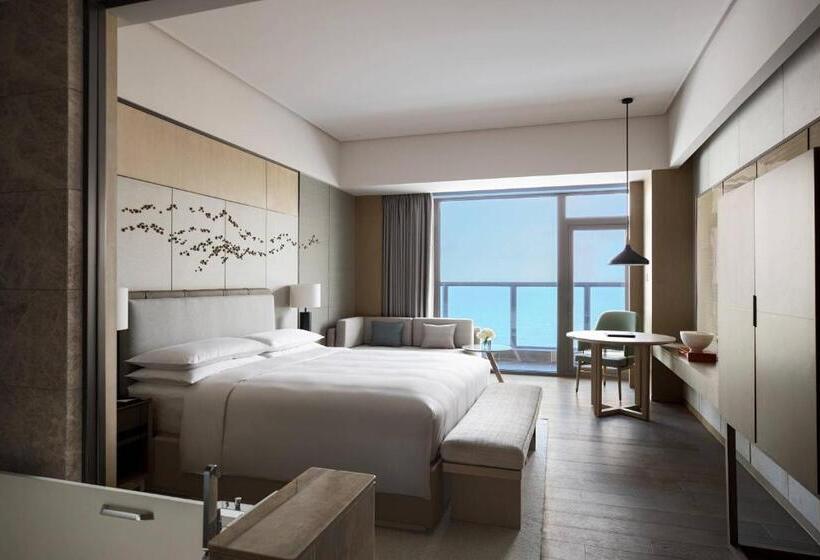 Club Room King Bed, Yantai Marriott