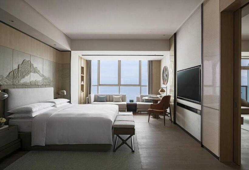 Deluxe Suite Sea View, Yantai Marriott