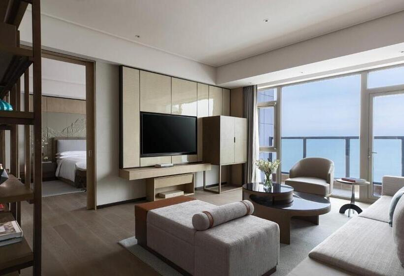 Deluxe Suite Sea View, Yantai Marriott