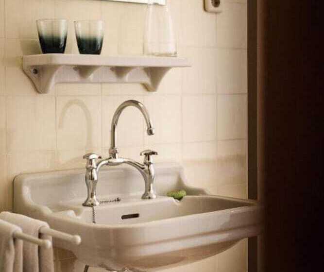 اتاق استاندارد با سرویس بهداشتی مشترک, Berghotel Altes Wallberghaus