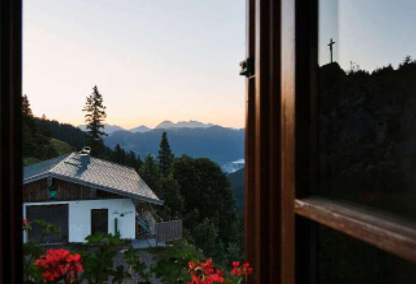 اتاق استاندارد با سرویس بهداشتی مشترک, Berghotel Altes Wallberghaus