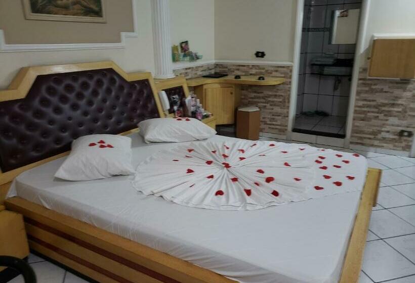 استودیوی سوپریور, Motel Mont Blanc Gru