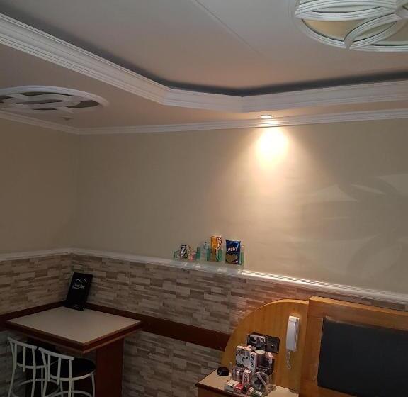 استودیوی استاندارد, Motel Mont Blanc Gru