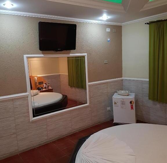 استودیوی استاندارد, Motel Mont Blanc Gru