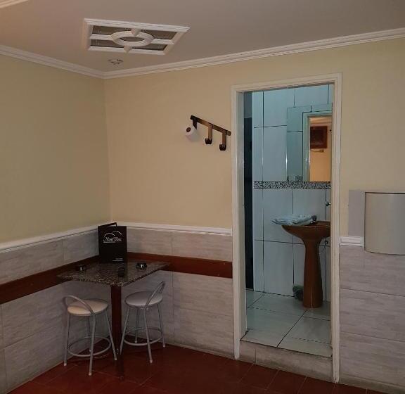استودیوی استاندارد, Motel Mont Blanc Gru
