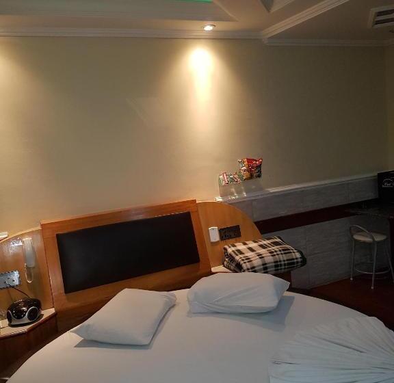 استودیوی استاندارد, Motel Mont Blanc Gru