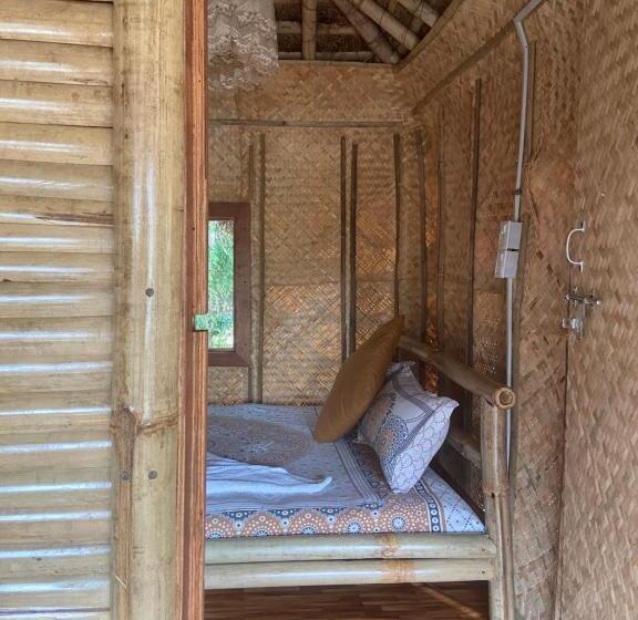 اتاق اکونومی, Happy Lemon Tree Lodge