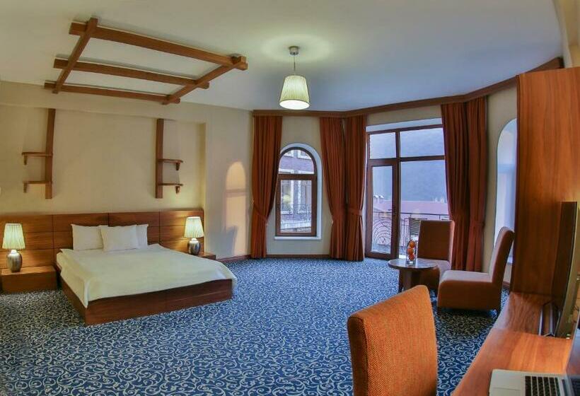 سوییت جونیور, El Resort