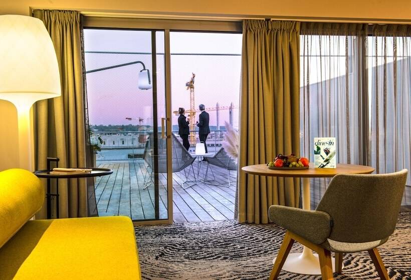 سوئیت با چشم‌انداز, Radisson Blu Hotel Bordeaux