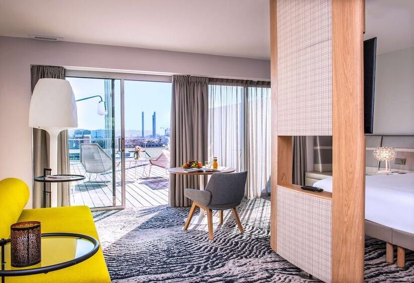 سوئیت با چشم‌انداز, Radisson Blu Hotel Bordeaux